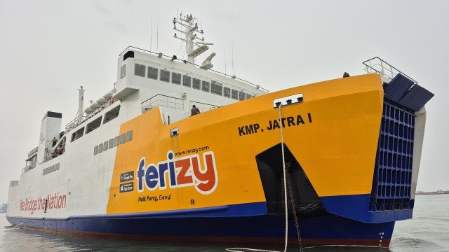 ASDP Kerahkan KMP Jatra I Angkut 44 Ton Bantuan ke Sumatera