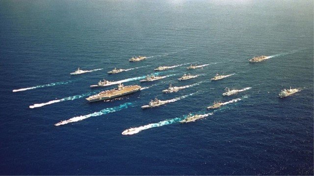 MEMANAS! 10 Kapal Perang AS Dekati Iran, Trump Beri Peringatan