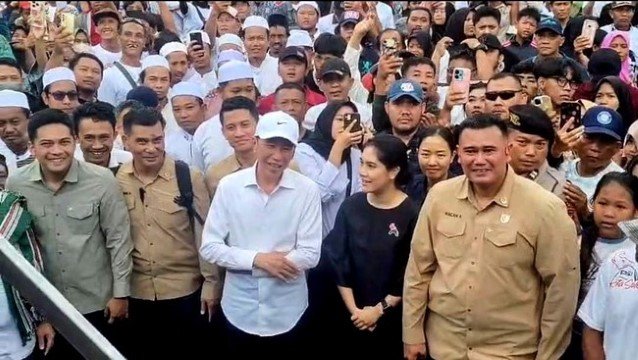 Batal Pensiun! Jokowi Hadiri ‘Kirab Budaya’ di Tegal, Warga Antusias Menyambut
