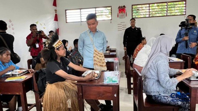 Heboh Menu MBG di Papua Tengah Mendadak Mewah Saat Kunjungan Wapres Gibran, Siswa Baru Pertama Dapat Rendang