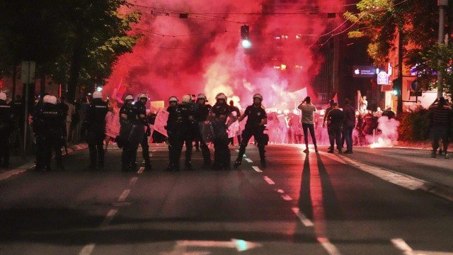 Negara Ini Membara! 190 Ribu Orang Tumpah ke Jalan, Kepung Istana Demi Gulingkan Presiden