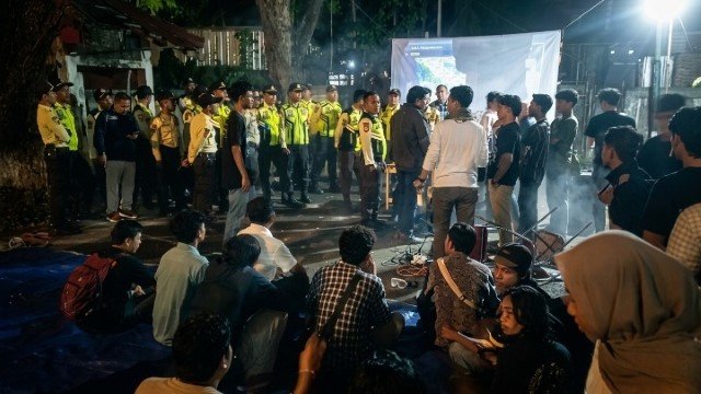 Unram Membara! Nobar Film ‘Pesta Babi’ Dibubarkan Paksa Pihak Kampus, Mahasiswa Melawan: Mana Kebebasan Akademik Kami?