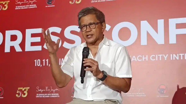 Didesak Adil Kritik Jokowi dan Prabowo, Rocky Gerung Beri Jawaban Berkelas yang Bikin Lawan Bungkam!