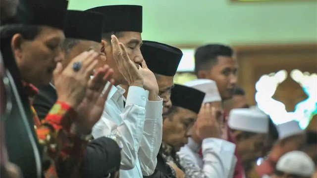 Geger Kesaksian Mahfud MD Bongkar Cara Jokowi Salat Bikin Publik Melongo!