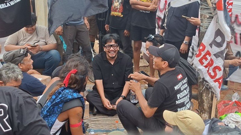 Ferry Irwandi Turun Gunung Sambangi Warga Pati di DPR Bawa Support Moral Aksi 27 Agustus!